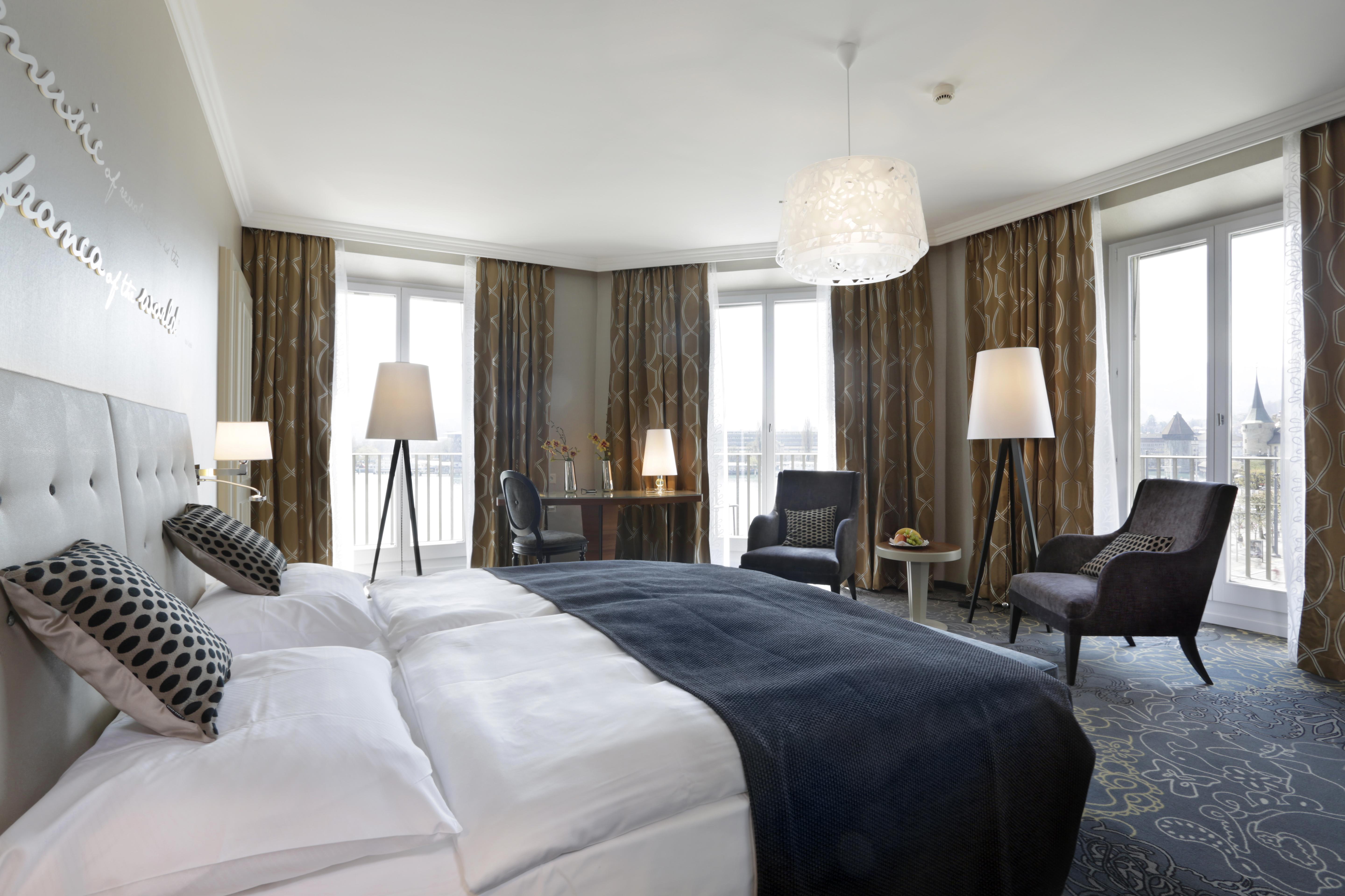 Hotel Schweizerhof Luzern Экстерьер фото A room at the Hotel Axelmannstein