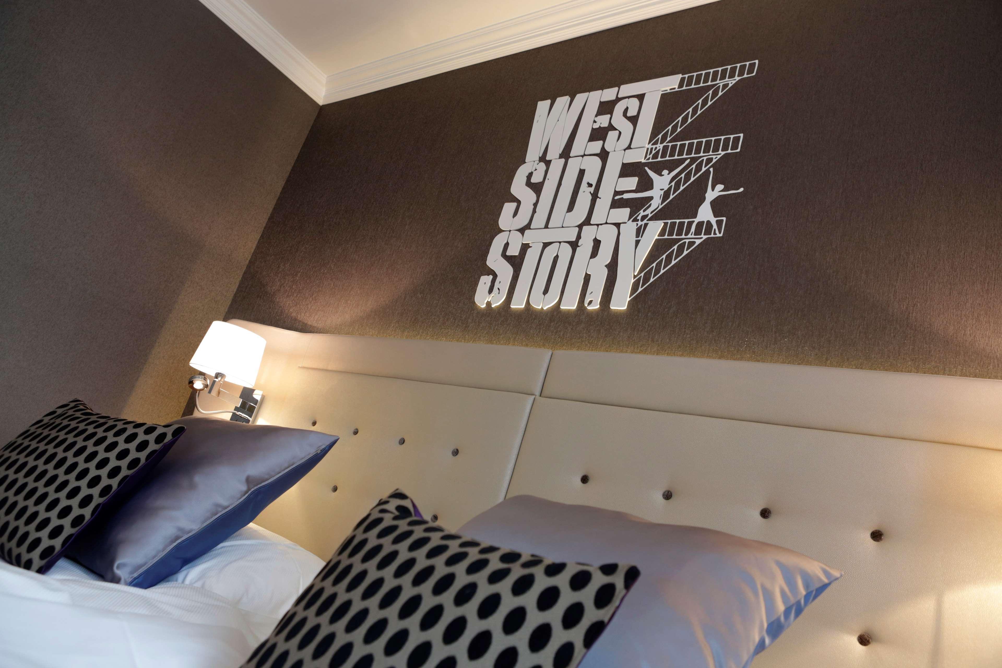 Hotel Schweizerhof Luzern Экстерьер фото West Side Story