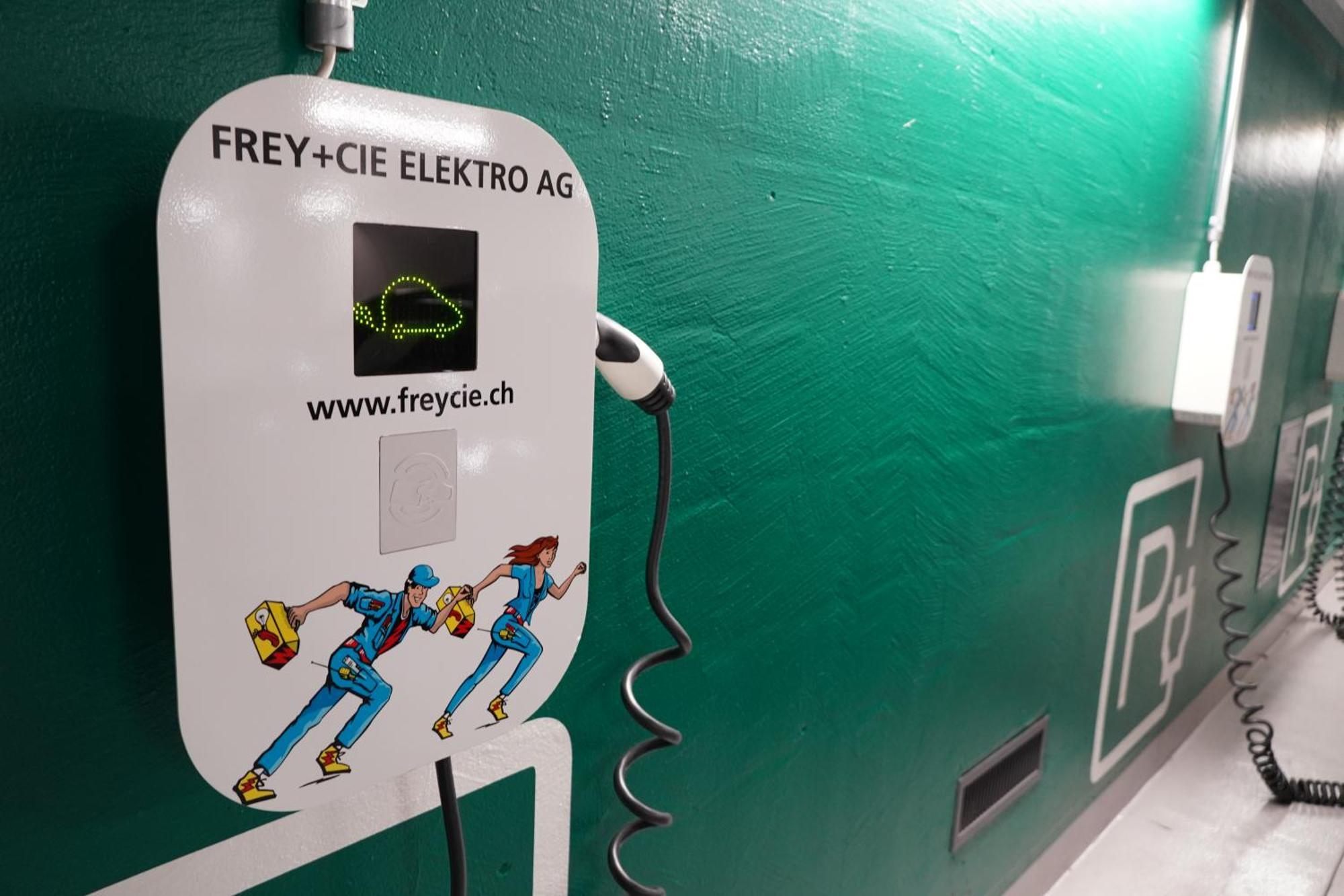 Hotel Schweizerhof Luzern Экстерьер фото A charging station for electric vehicles